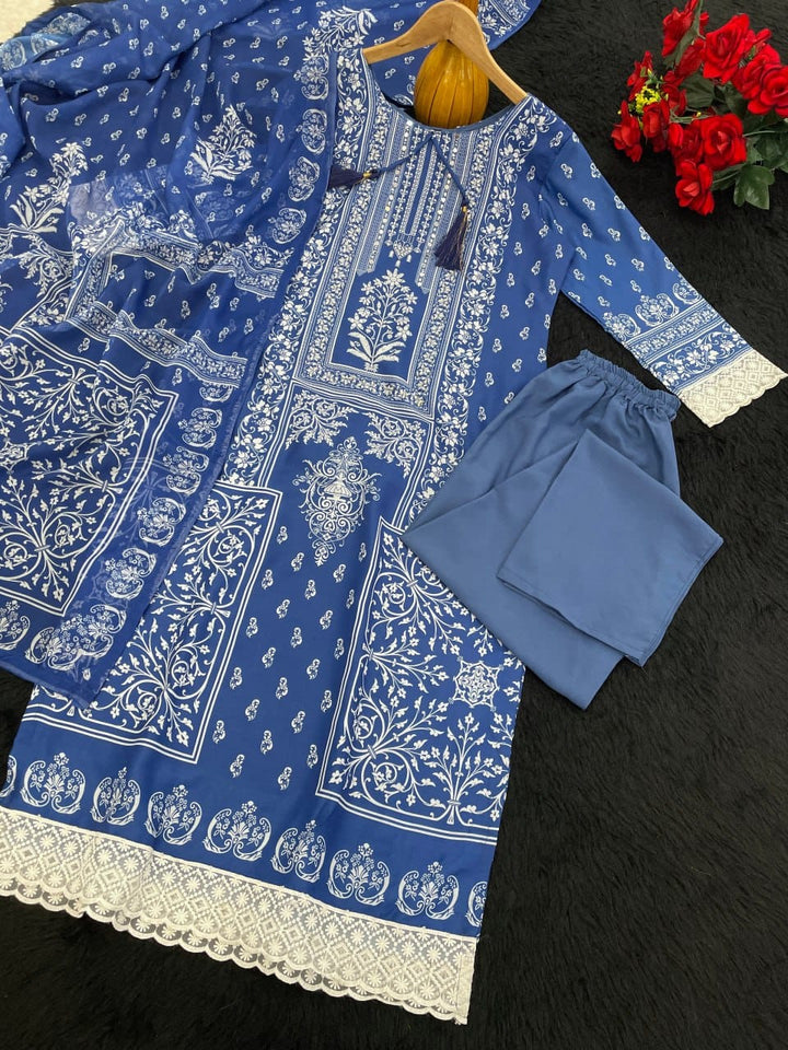 Mirror Muse – Elegant Digital Print Suit Set