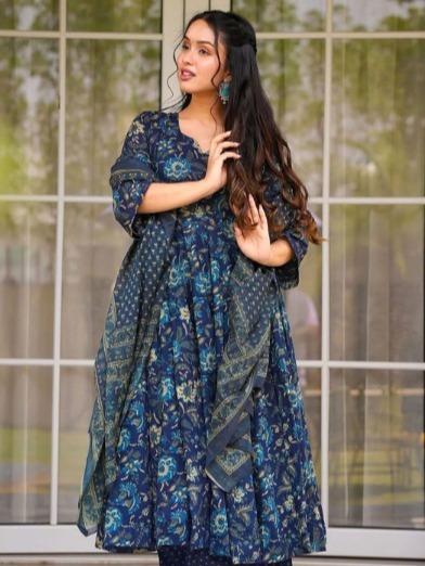 Beautiful  Printed 3 Pieces  Suit For Women  003