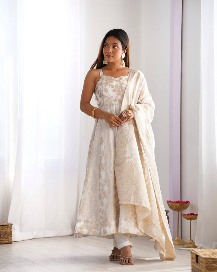 Luxury Banarasi Jacquard Dola Silk 3-Piece Ready-to-Wear Anarkali Suit – view 13