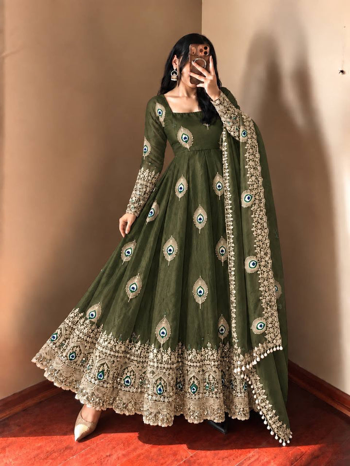Luxury Fendy Silk 3-Piece Ready-to-Wear Embroidered Gown Set – view 49